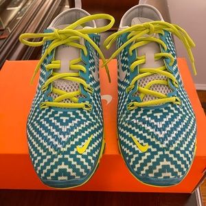 Nike - Women Nike Free 5.0 Size 9